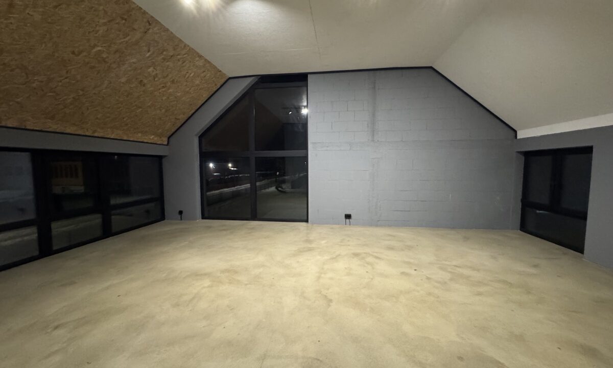 245044_3